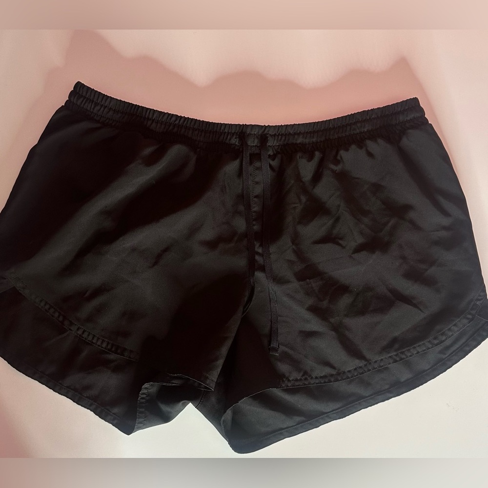 Women’s old navy monochrome black activewear 3” shorts in size medium
